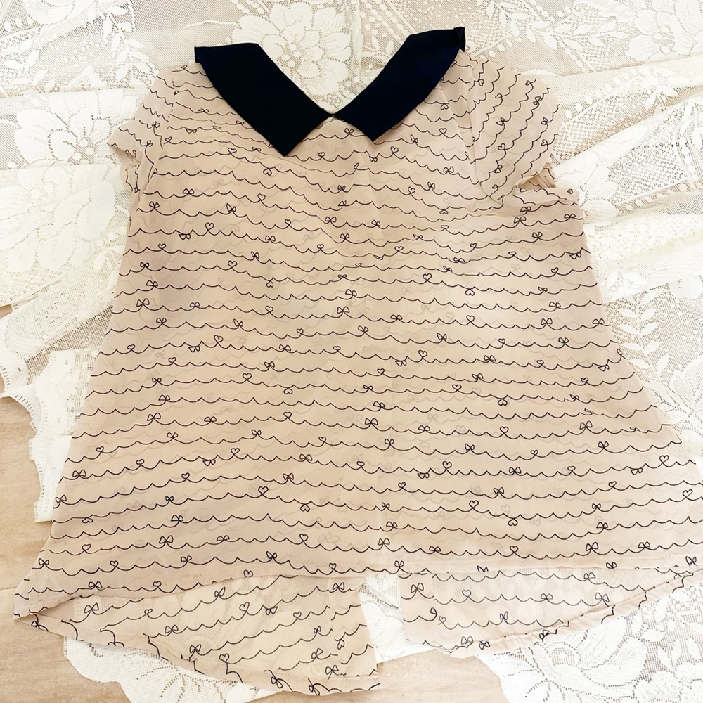 Cream Short-Sleeve Blouse with Black/Navy Collar